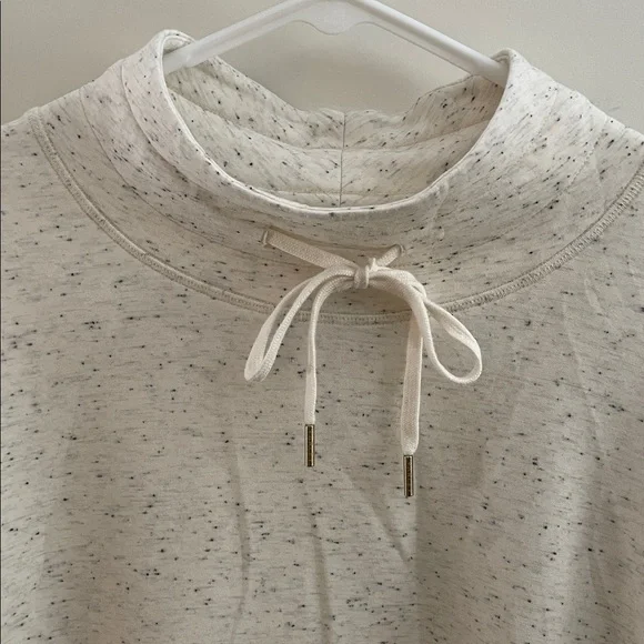 Varley Oakdale Doublesoft Cream Sweatshirt M worn once washed once! - Picture 3 of 7